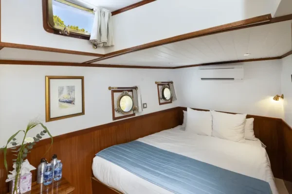 Anjodi - Interior Stateroom Lavande