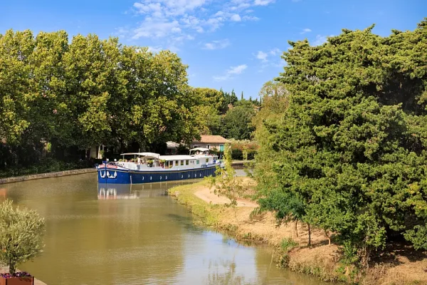 Enchante Cruising