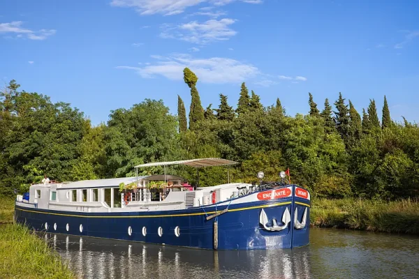 Enchante Cruising