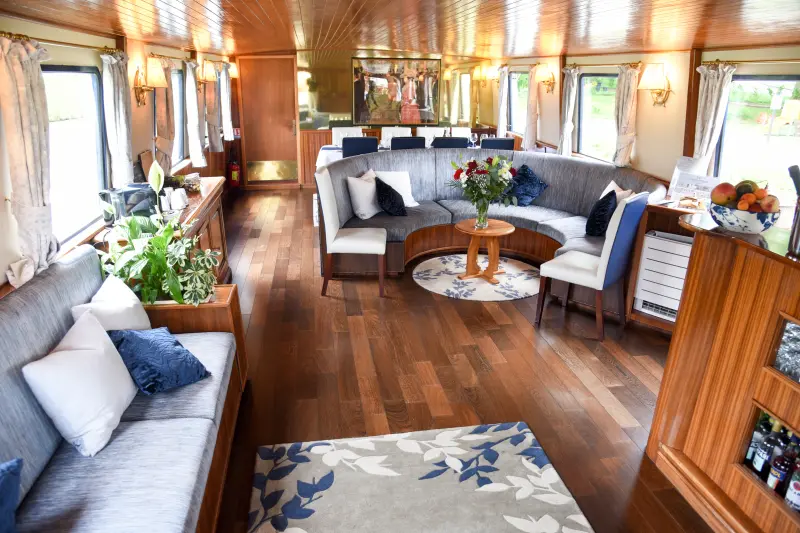 La Belle Epoque barge