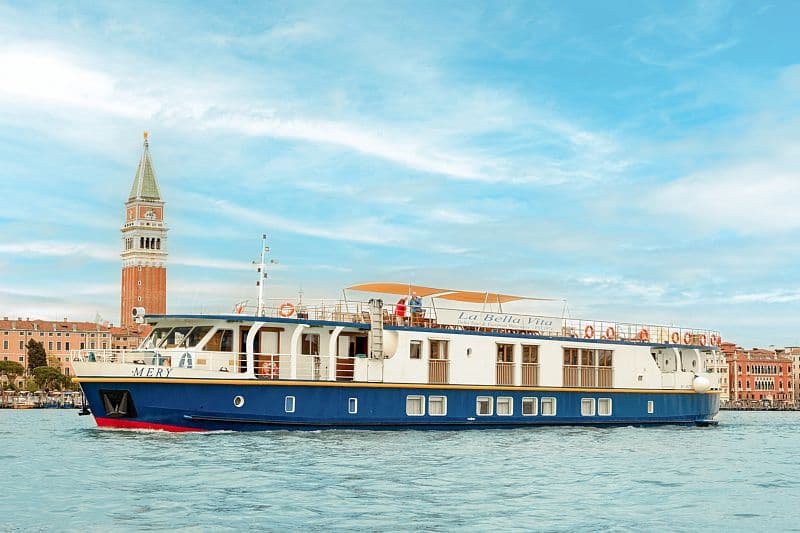 Hotel barge La Bella Vita cruising in Mantua, Venice