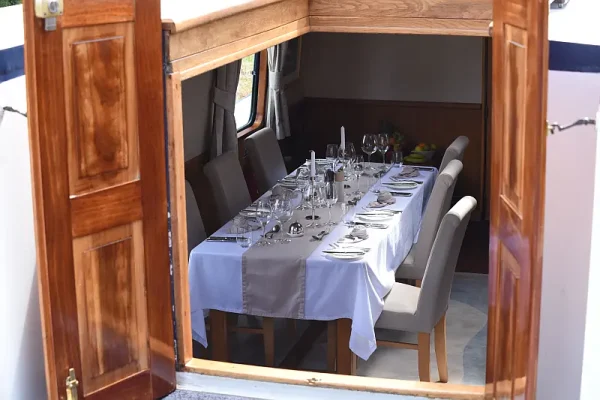 Dining table in Saloon