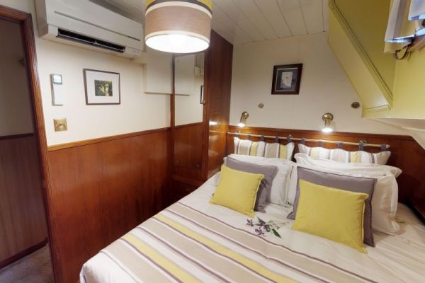Luxury hotel barge, Rosa cabin