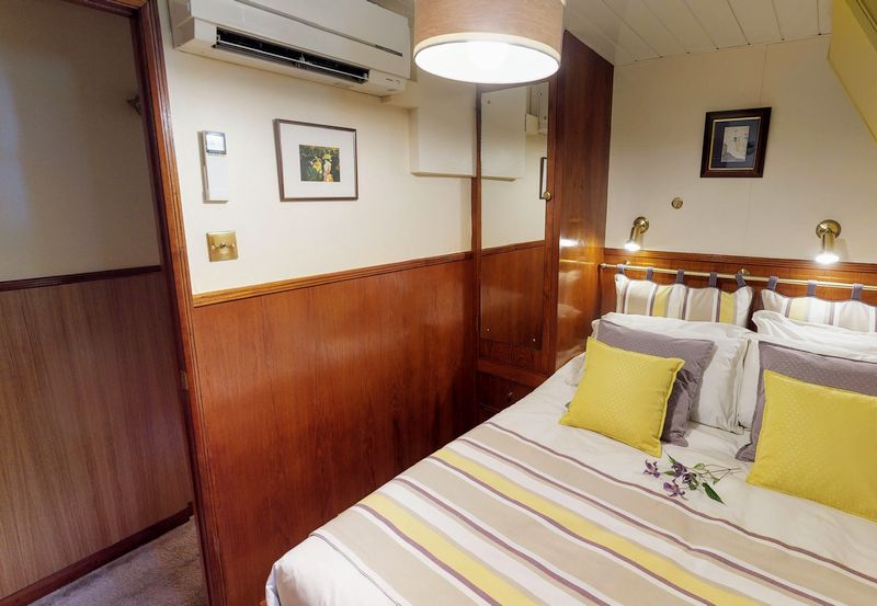 Cabin aboard hotel barge Rosa - life aboard Rosa