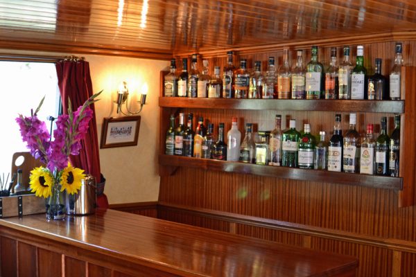Scottish Highlander Whisky Bar