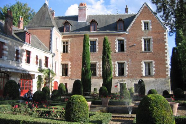 Loire river cruises include a visit of chateau cde clos luce