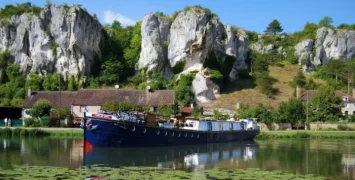 When you cruise on a holiday barge you are taking your holiday home with you. A change of scenery every day.