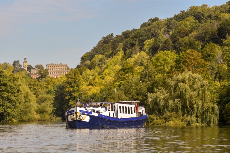 Luxury hotel barge, Magna Carta - Cruising