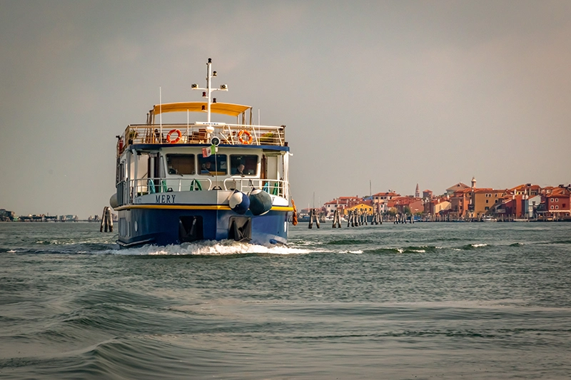 La Bella Vita cruising between Venice and the Renaissance town of Mantua La Bella Vita cruising between Venice and the Renaissance town of Mantua