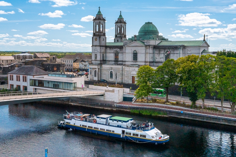 Visit Ireland aboard the Shannon Princess on a luxury hotel barge cruise