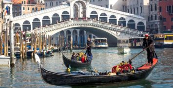 Gondolas in front of the Rialto Bridge in Venice