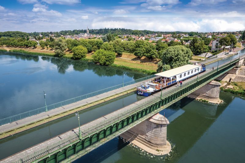 Renaissance Crossing The Briare Aqueduct 2 