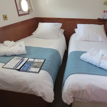 Twin cabin aboard hotel barge, Anjodi