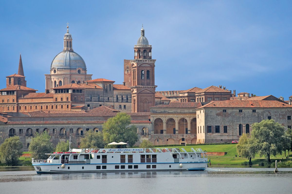 La Bella vita cruising gently in Mantua, Italy