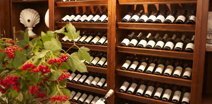Wine-Myths-Shelf