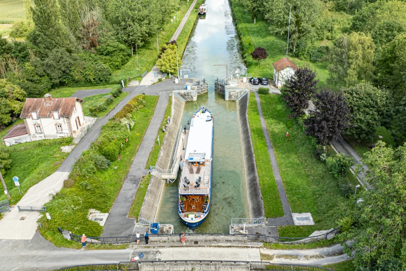 Kir Royale canal cruising in Champagne