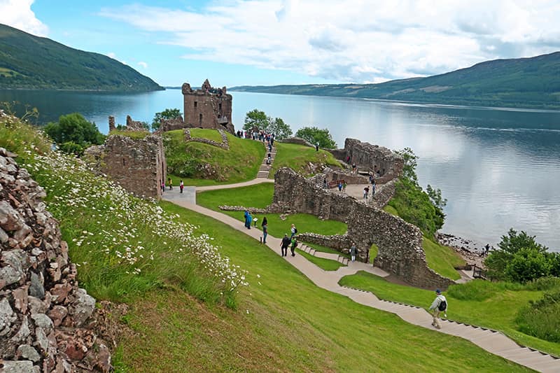 Urquhart Castle, Scotland: Visitor's Guide of Loch Ness's Ancient