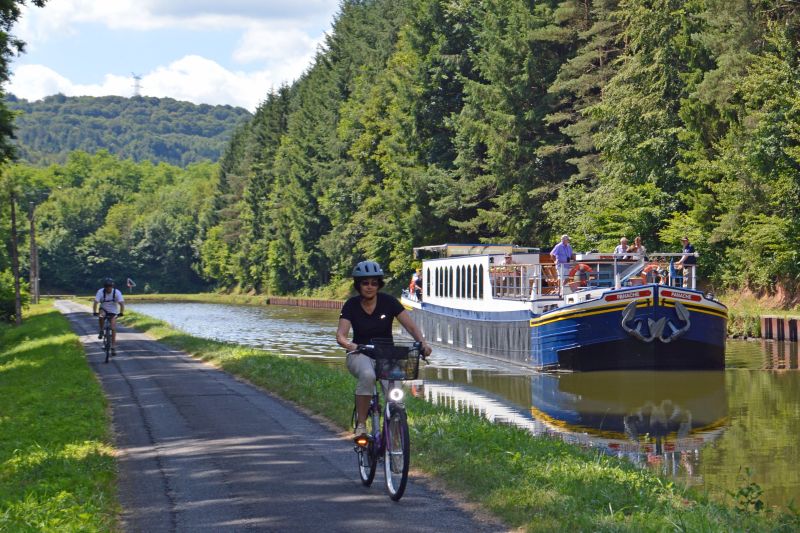 Towpath Cycling - Barge Tours France