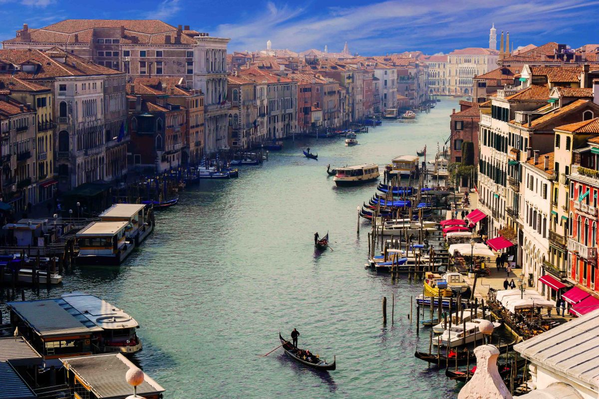 Discover mesmerising Venice aboard La Bella Vita and immerse yourself in the region's sights, culture and history.