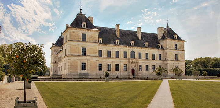 In search of Burgundy's best chateaux? Discover Chateau Ancy-le-Franc with luxury barge cruise, La Belle Epoque