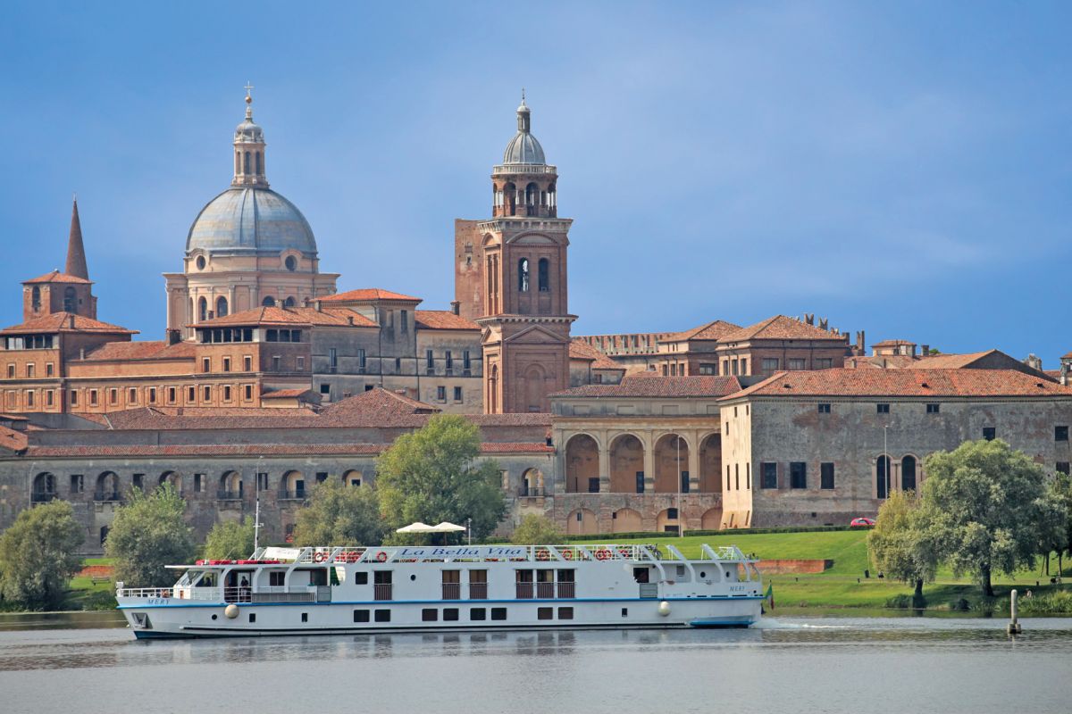 La Bella Vita luxury barge cruising Mantua