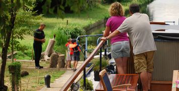 Family friendly cruises - how do canal locks work