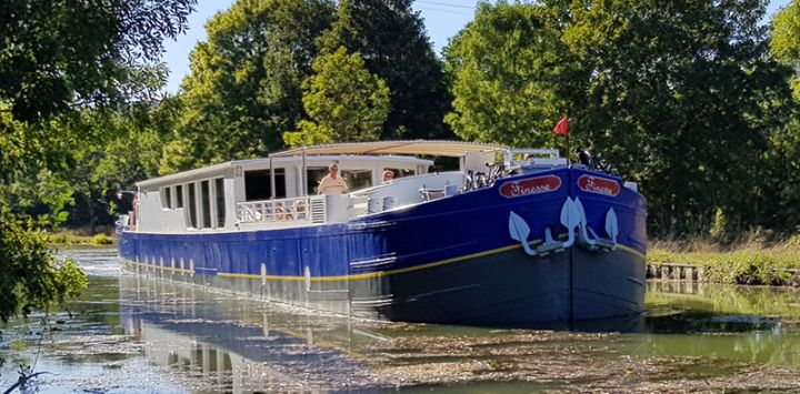 Luxury barge cruise Finesse as she cruises Southern Burgundy - barge holidays in France