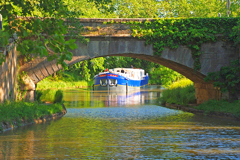 Enchante on the Canal du Midi - boating holidays France