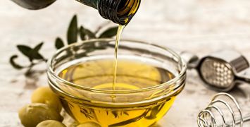 olive-oil-pixabay-feat