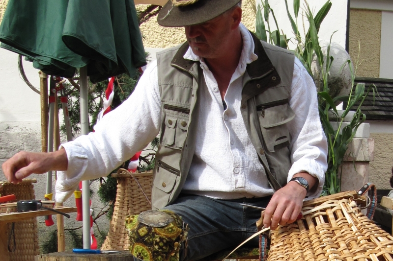 Basket weaving is still a prominent activity in Vallabrègues