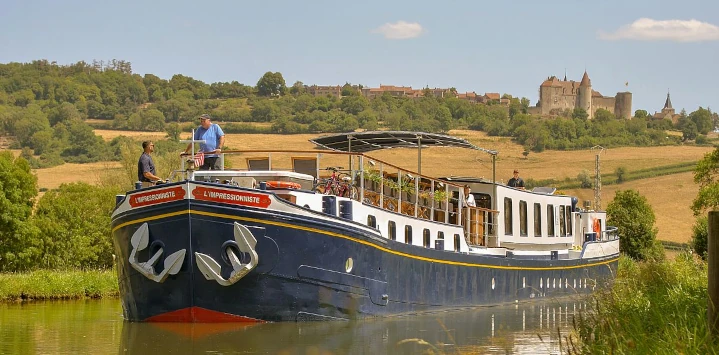L Impressionniste - Cruising along the Burgundy Canal as part of a barge holiday in France