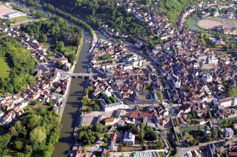 An aerial view of Clamecy