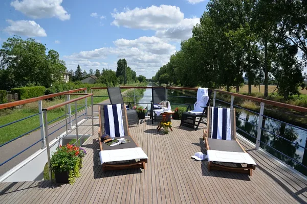 Kir Royale - Exterior Rooftop Sundeck - MGS - August 2024 (2) - new