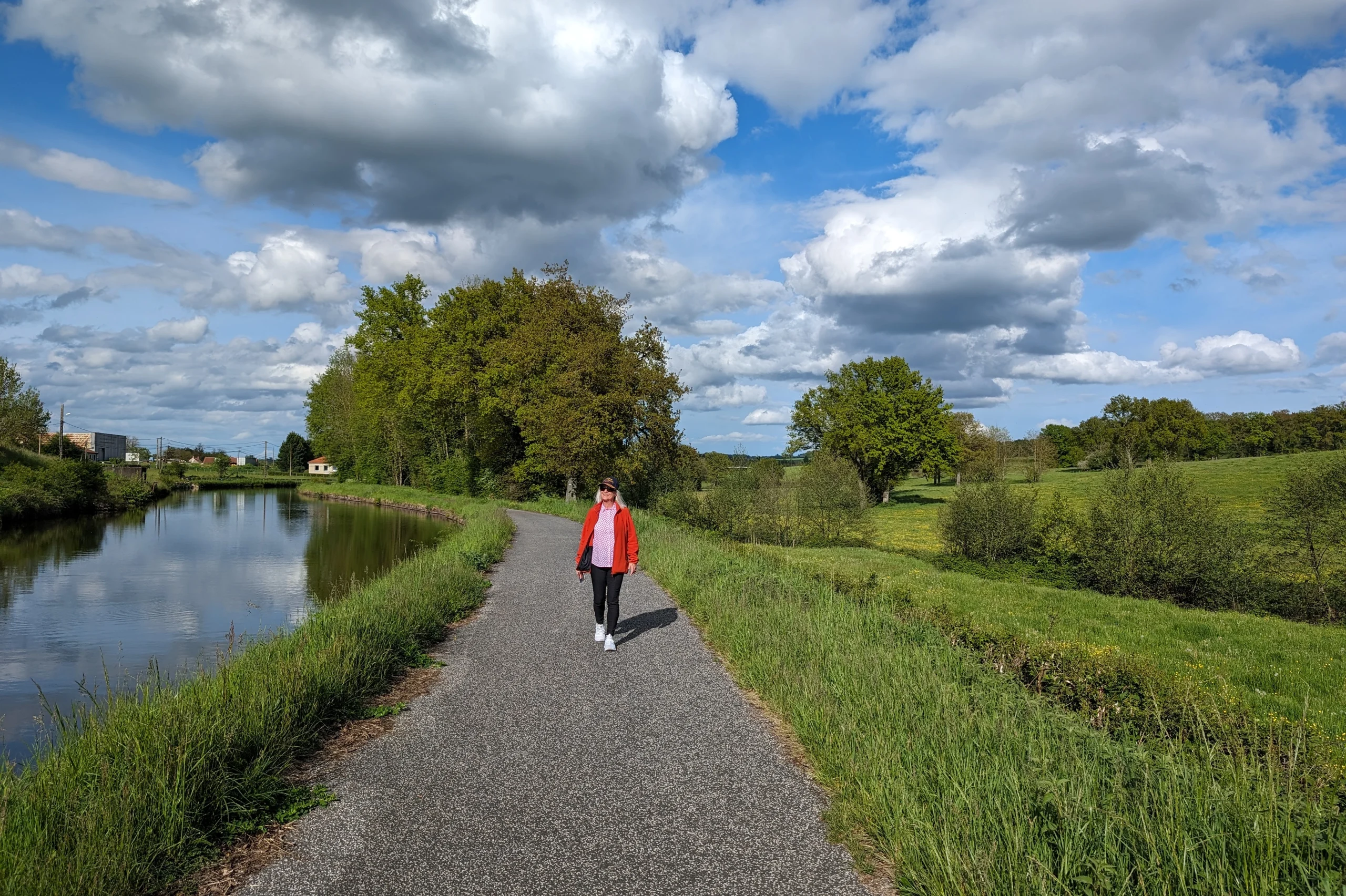 Leisurely towpath walks along the Canal du Centre