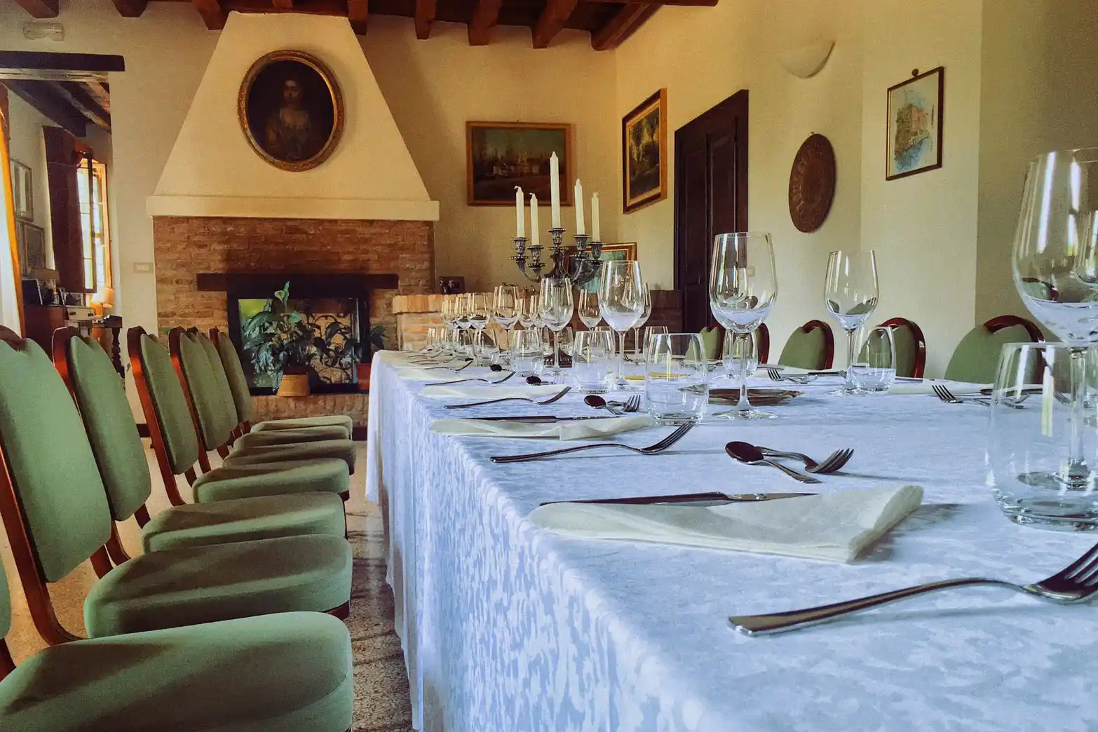 Guests aboard La Bella Vita enjoy a private dining experience at Villa Ca'Zen