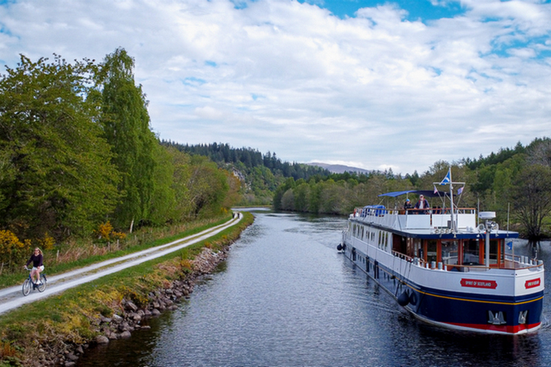 DCIM100MEDIADJI_0077.JPG Discover the spirit of scotland on a hotel barge cruise