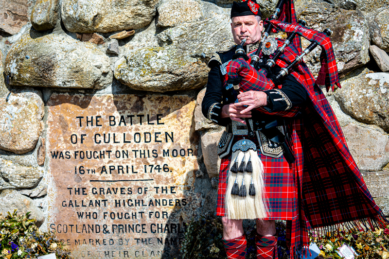 The battle of Culloden in Scotland Culloden battlefield in Scotland is marked by a commemorative stone and piper