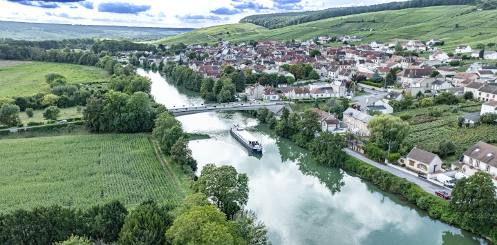 Discover the Champagne region on a hotel barge cruise