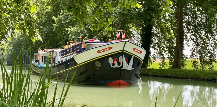 slow travel in Bordeaux onboard hotel barge Rosa