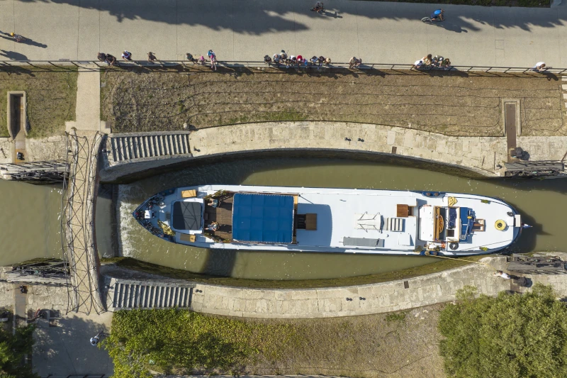 anjodi in the lock as water levels rise